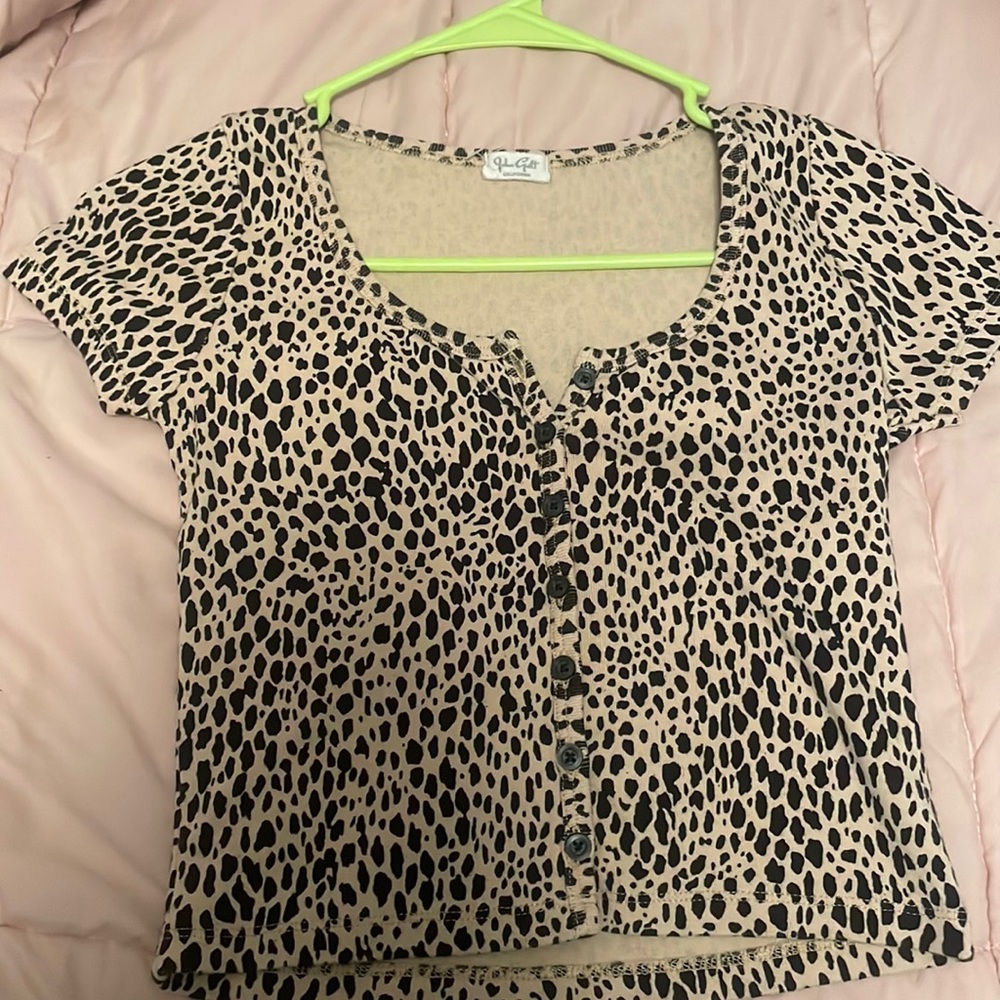 It’s an xs, only wore once. It really cute on just can’t fit no more.